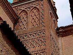 Torre de la iglesia parroquial Almunia de Doña Godina 2