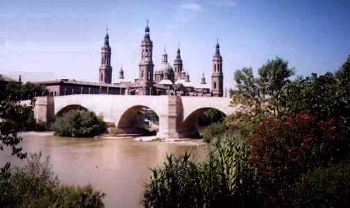 Vue panoramique de la cathédrale du Pilar à Saragosse